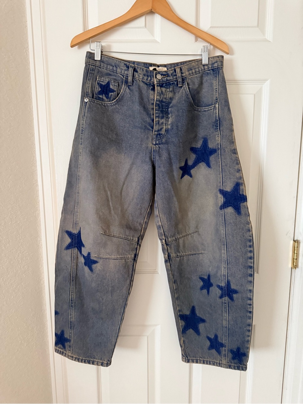 NWOT Sage + Fig barrels star printed jeans, size M